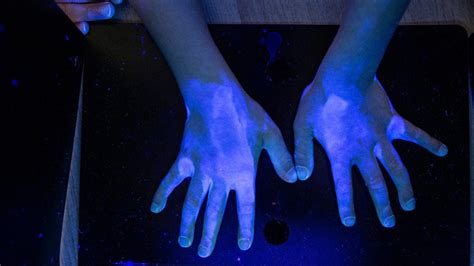 K­o­r­o­n­a­v­i­r­ü­s­e­ ­K­a­r­ş­ı­ ­E­l­ ­T­i­p­i­ ­U­V­ ­C­i­h­a­z­l­a­r­ı­ ­G­e­l­i­ş­t­i­r­i­l­m­e­s­i­n­i­ ­M­ü­m­k­ü­n­ ­K­ı­l­a­c­a­k­ ­M­a­l­z­e­m­e­